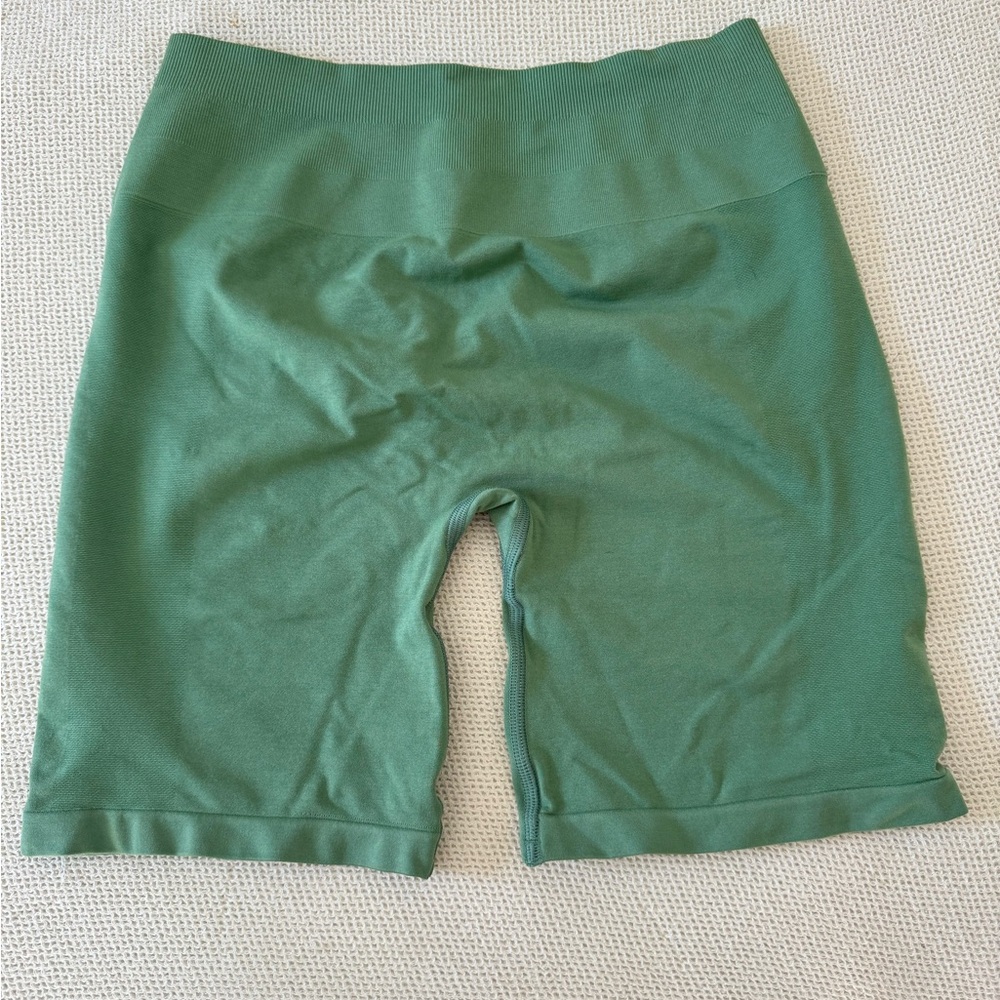 Alphalete Amplify Women's Green Bike Shorts